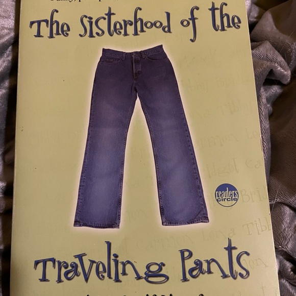 Delacorte Press Other - The Sisterhood of the Traveling Pants Book by Ann Brashares